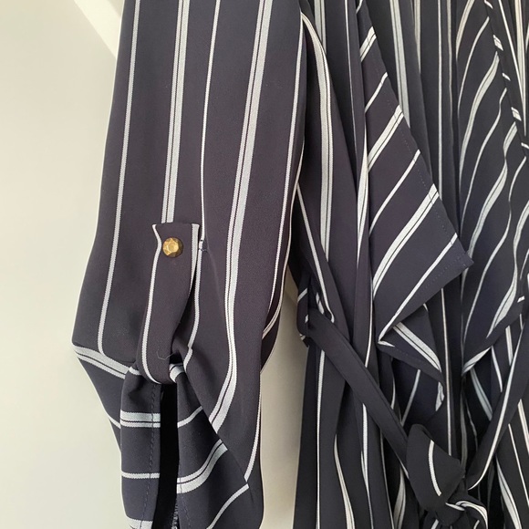 SHOP 17 | Blazer - Picture 5 of 9